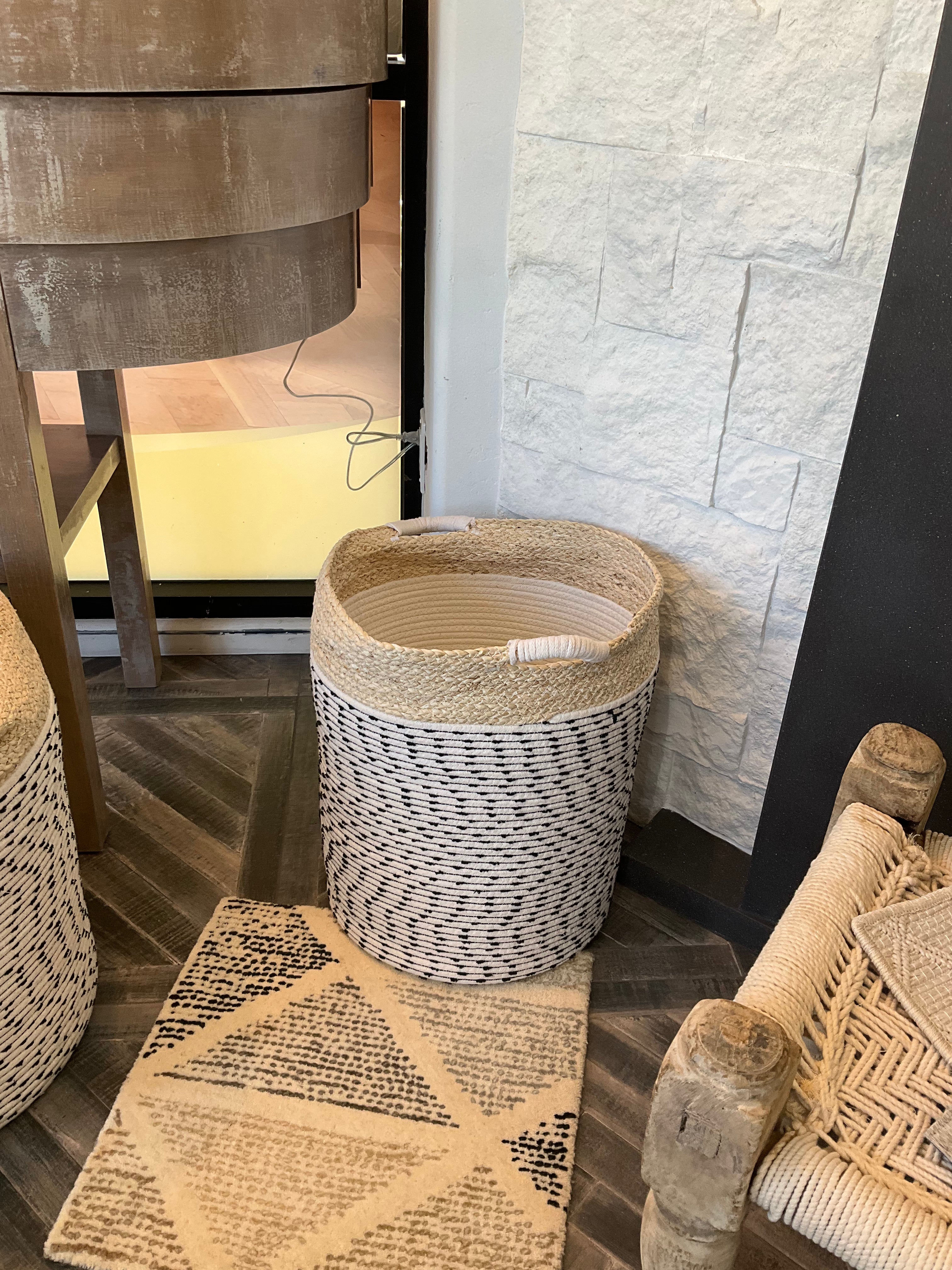 Bombay white basket - small